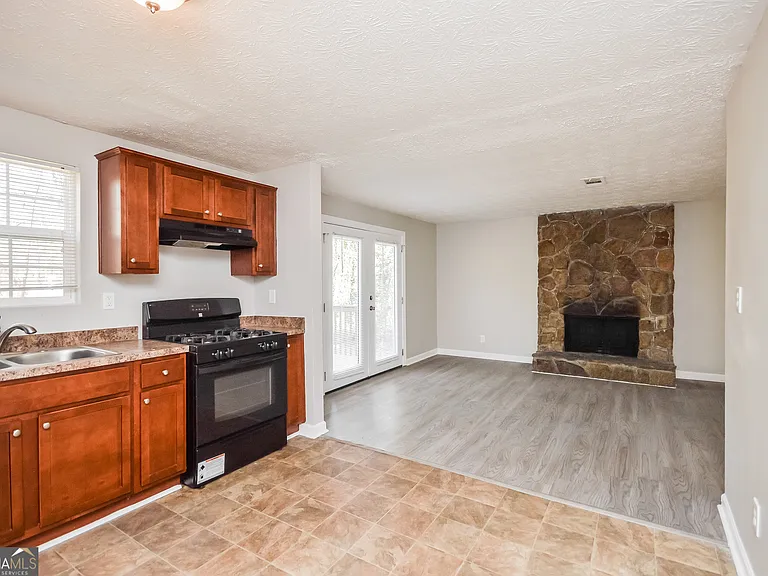 5176 Martins Crossing Rd — Photo 7