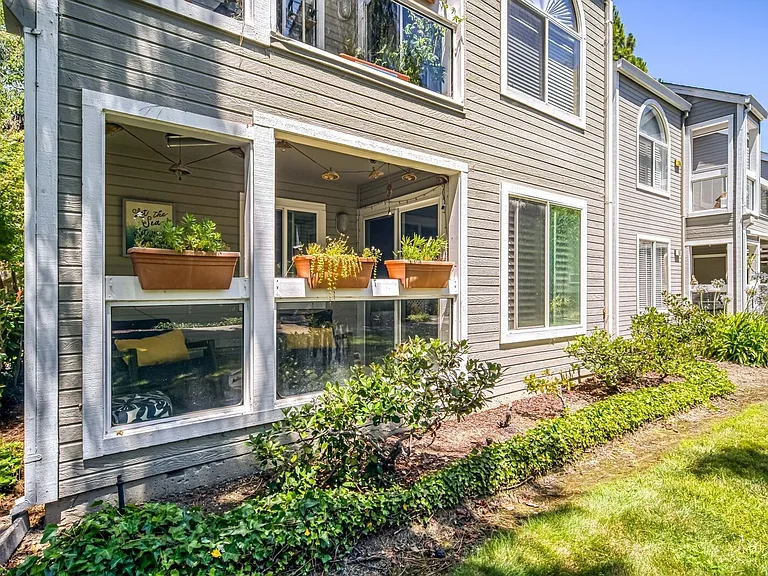 729 Portwalk Pl — Photo 17