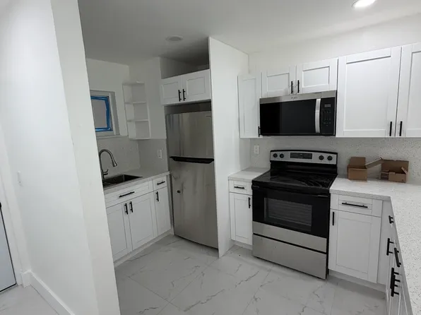 1945 NW 29th St, Miami, FL