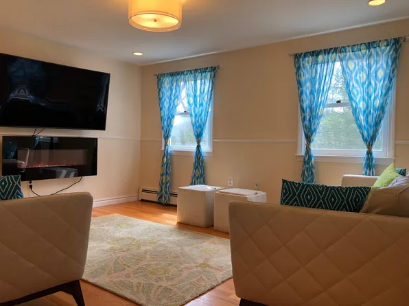 174 Fox Hill Rd, Burlington, MA 01803