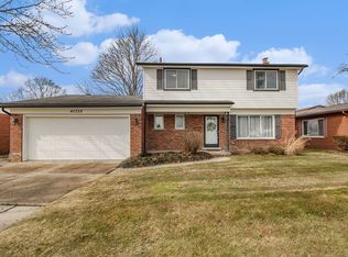 42329 Montroy Dr, Sterling Heights, MI