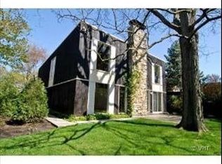 17 Martha Ln, Evanston, IL 60201