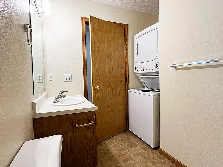 171 W Lind St — Photo 15