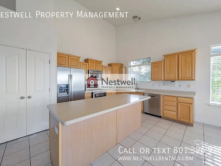 481 E Lana Ct — Photo 10