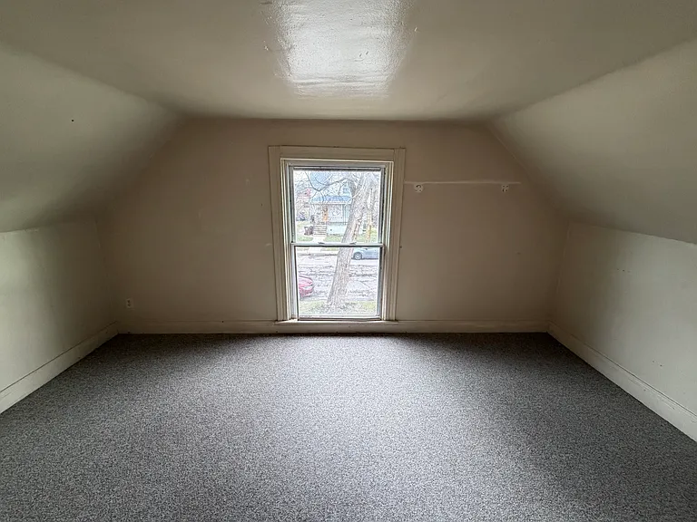818 E 2nd St #2 — Photo 7