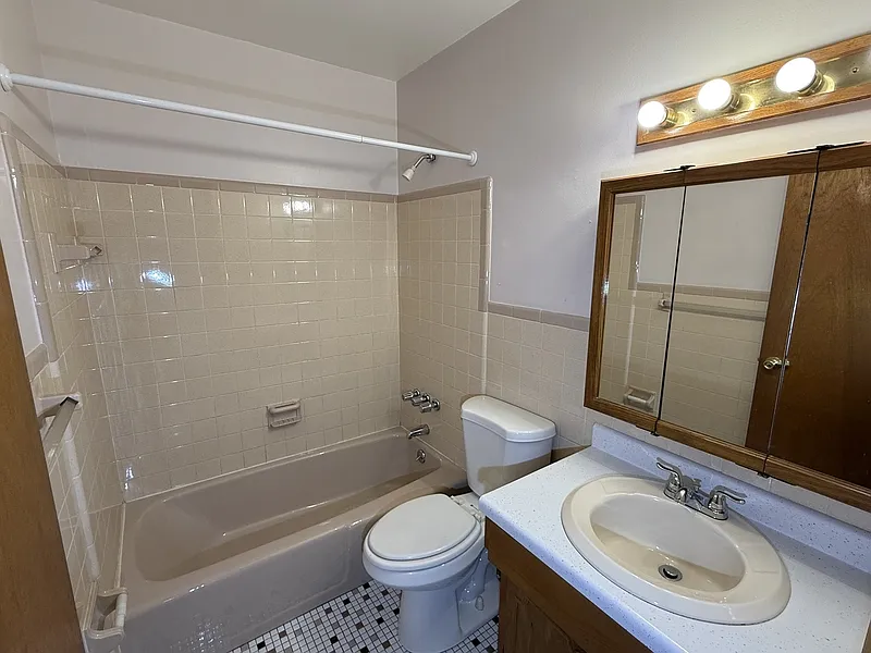 2 bed, 1.0 bath, $1,785 — Photo 3