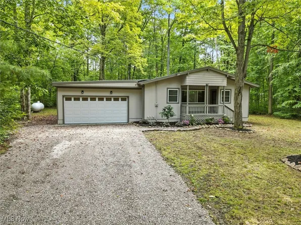 2213 Fox Run, Rock Creek, OH 44084