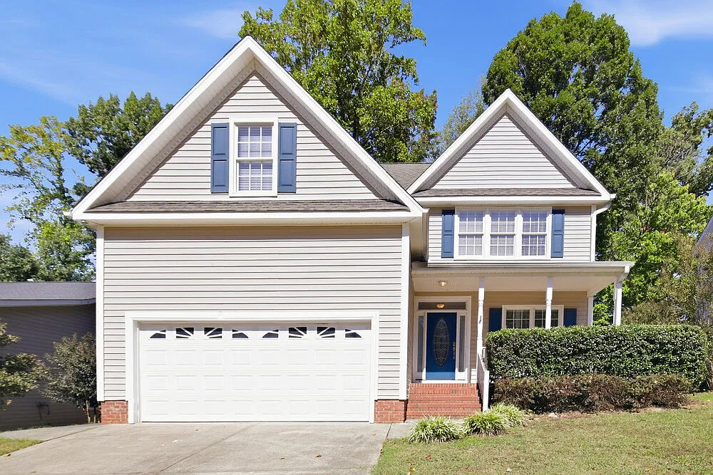 3 bed, 2.5 bath, 2100 sqft, $2,085 — Photo 1