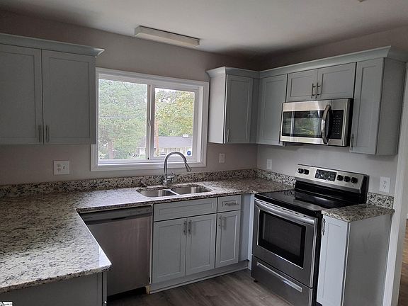 4th image of 101 S Estate Dr