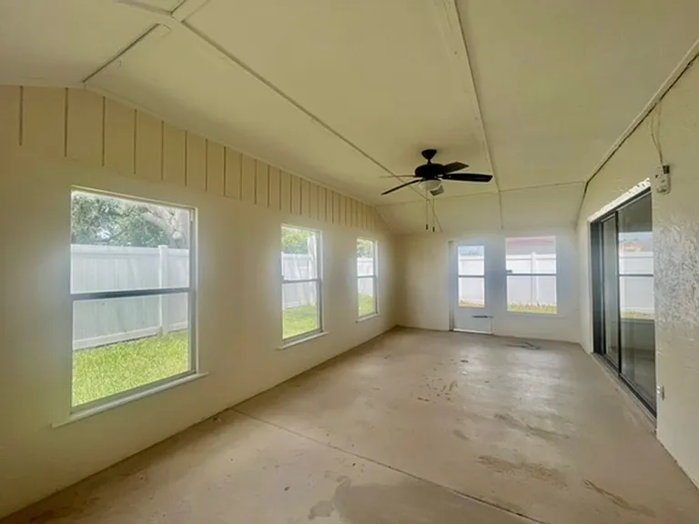 2224 Fairmont Cir — Photo 23