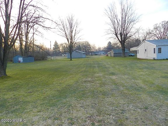 2nd image of 2462 E Napier Ave