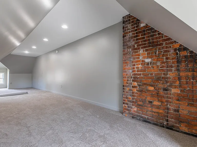 1238 E Mound St — Photo 34