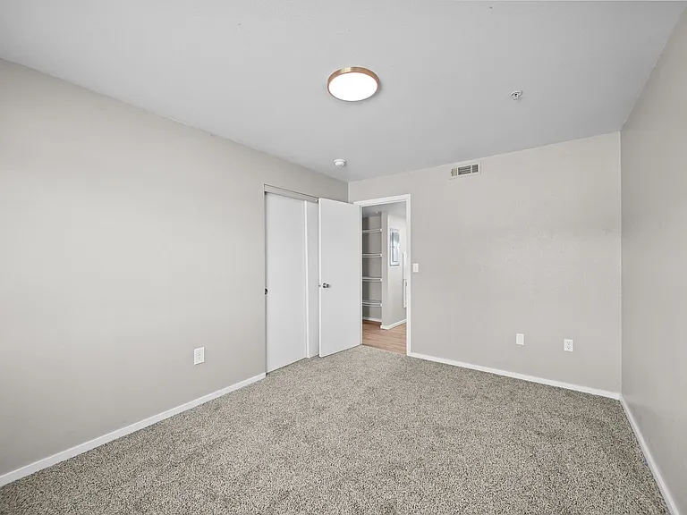 Gateway Crossing Apartments — Photo 24
