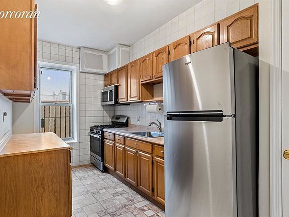 2nd image of 517 Throop Ave APT 4