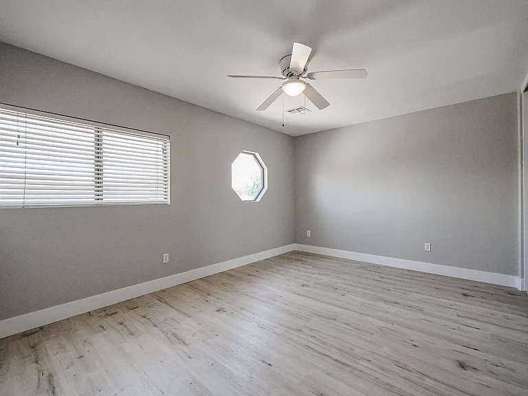3385 E Longhorn Dr — Photo 23
