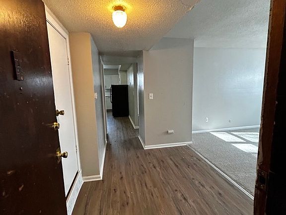 2nd image of 1415 W Maple Ave #1415D