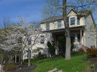 35 Wishing Well Rd, Hamburg, NJ 07419