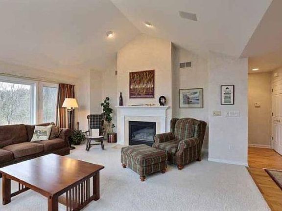5th image of 1012 EASTHILL PLACE