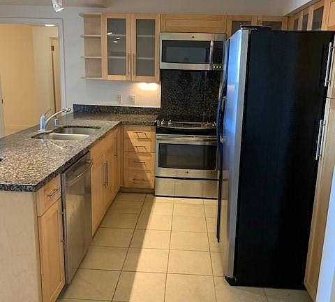 2nd image of 600 Queen St APT 3108