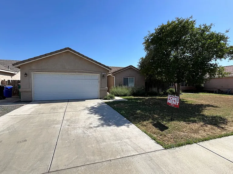 1737 W Median Ave — Photo 1
