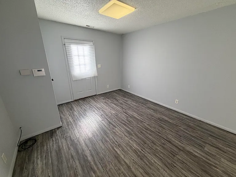 1402 E Main St #E — Photo 7