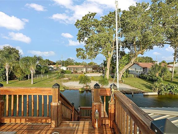 5th image of 33636 W Picciola Dr