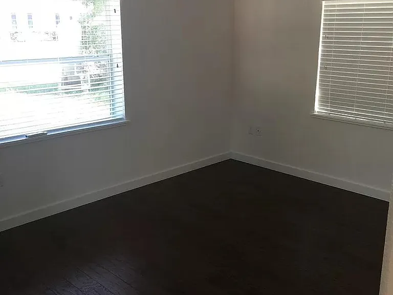 7818 Empire Ave — Photo 2