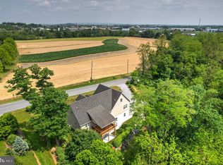 250 Skyview Ln, Lititz, PA 17543