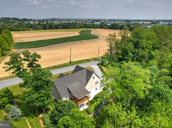 250 Skyview Ln, Lititz, PA 17543