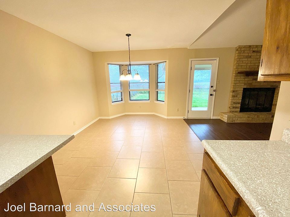 1st image of 109 River Hills Dr