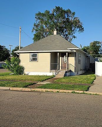 2nd image of 1022 6th Ave W
