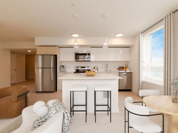 132 NE 145th St #609
