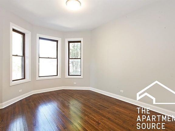 3rd image of 2047 W Evergreen Ave #1