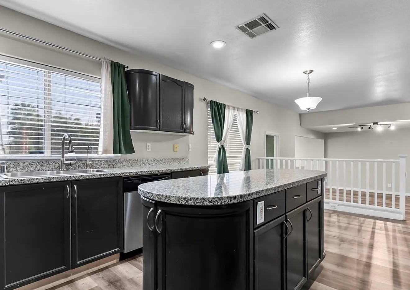 4 bed, 2654 sqft, $2,400 — Photo 3