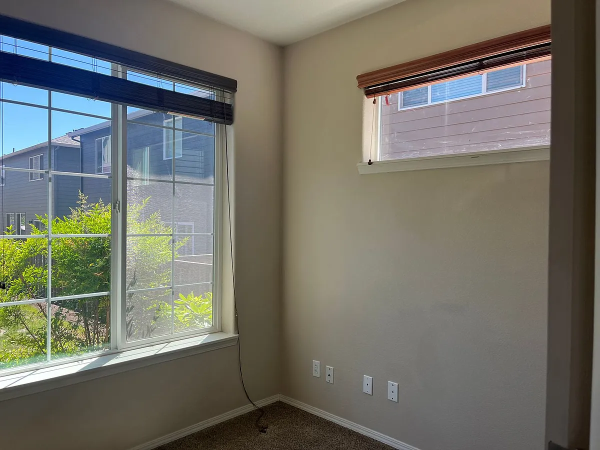 Building Photo - 473 NE 61st Pl