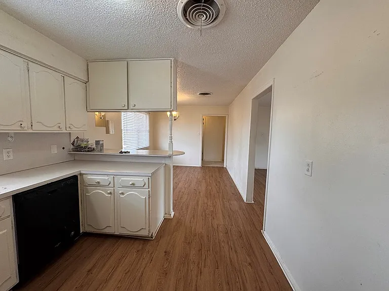 4425 Humble Ave — Photo 6