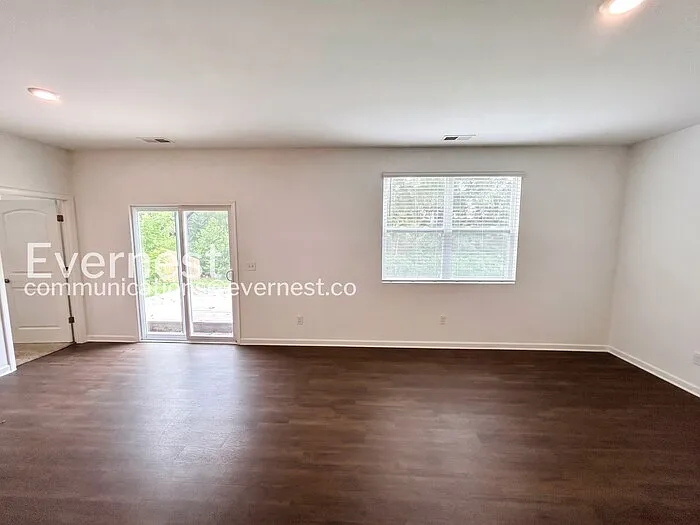 2124 Carefree Ln — Photo 10