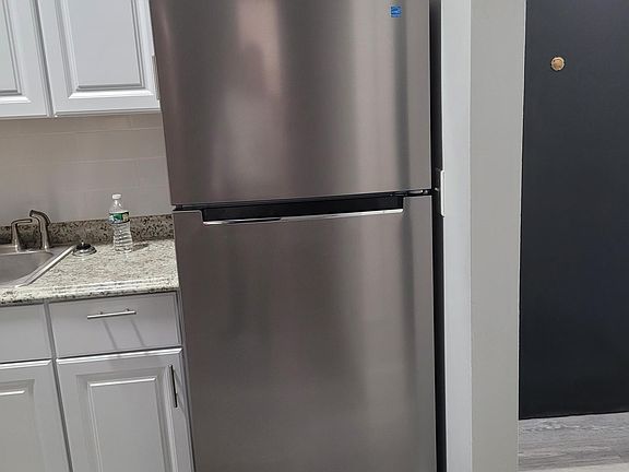 3rd image of 8-10 King St #2