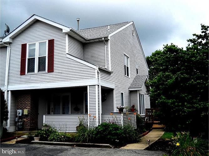 1st image of 127 Lake Arrowhead Cir