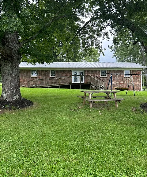 430 Anthony Rd — Photo 2