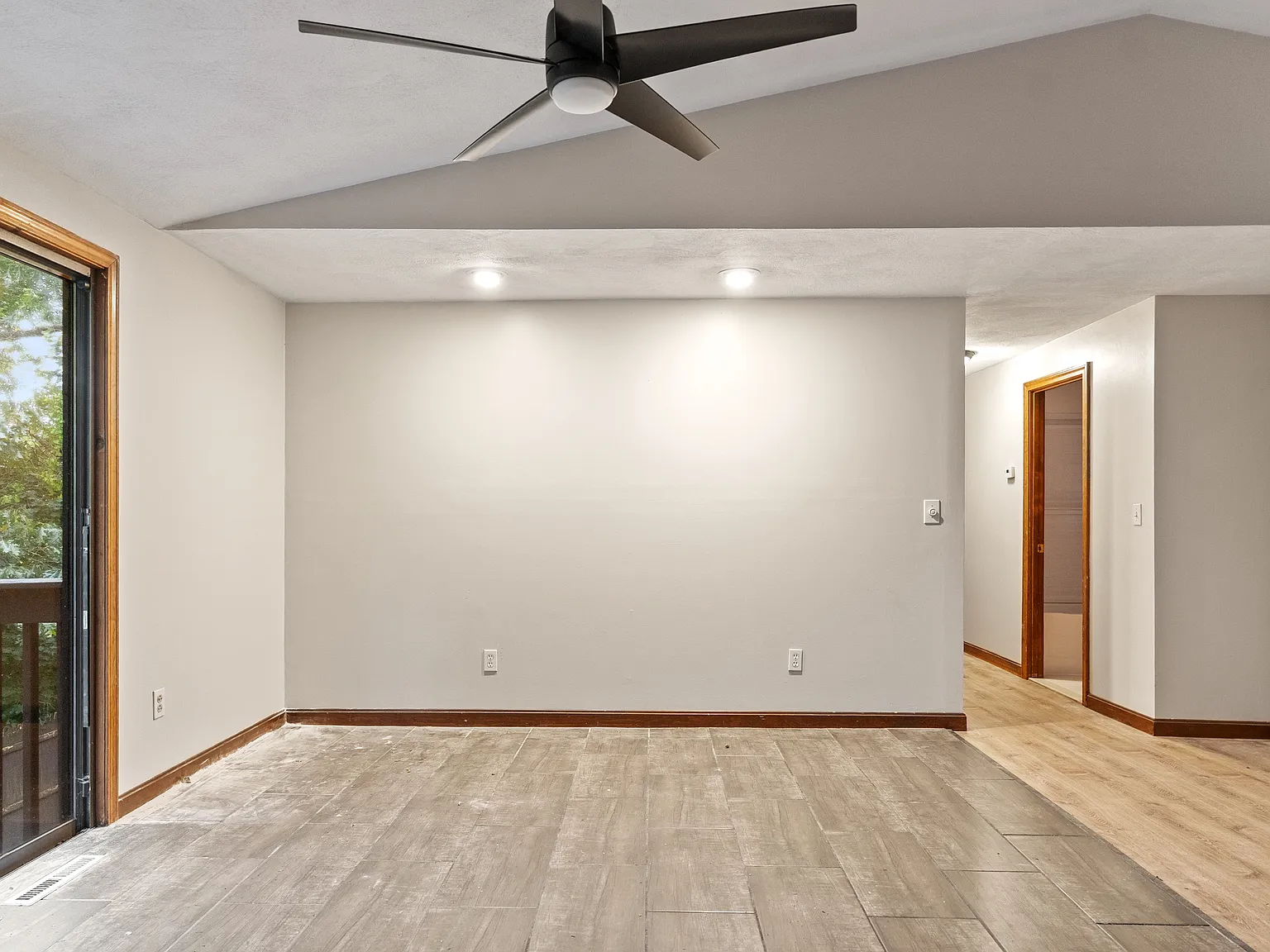 2 bed, 1000 sqft, $2,000 — Photo 4