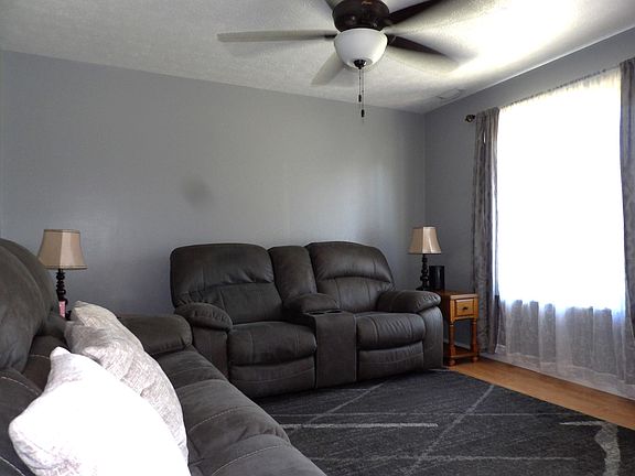 4th image of 936 Elizabeth Dr