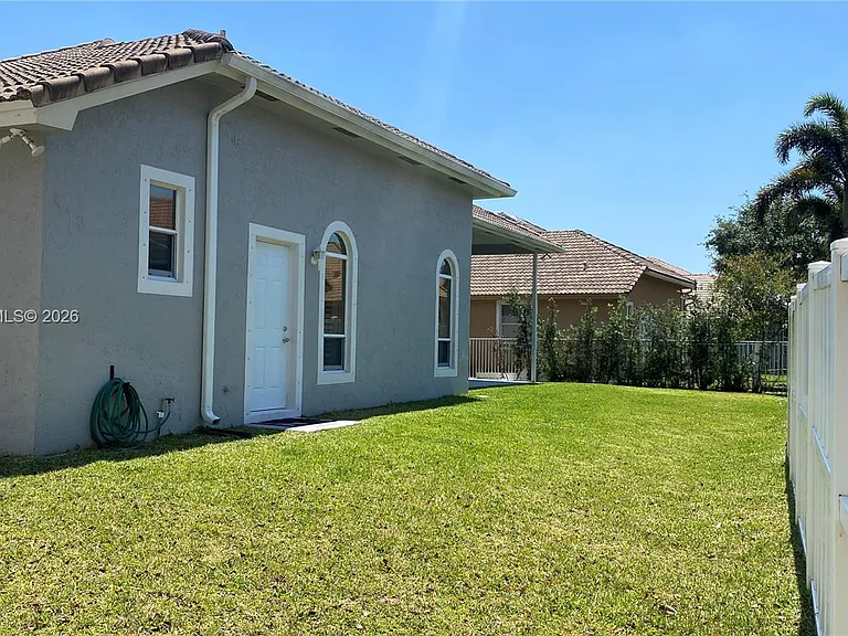 2172 NW 139th Ter — Photo 7