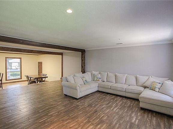 2nd image of 658 Pleasant Hills Dr