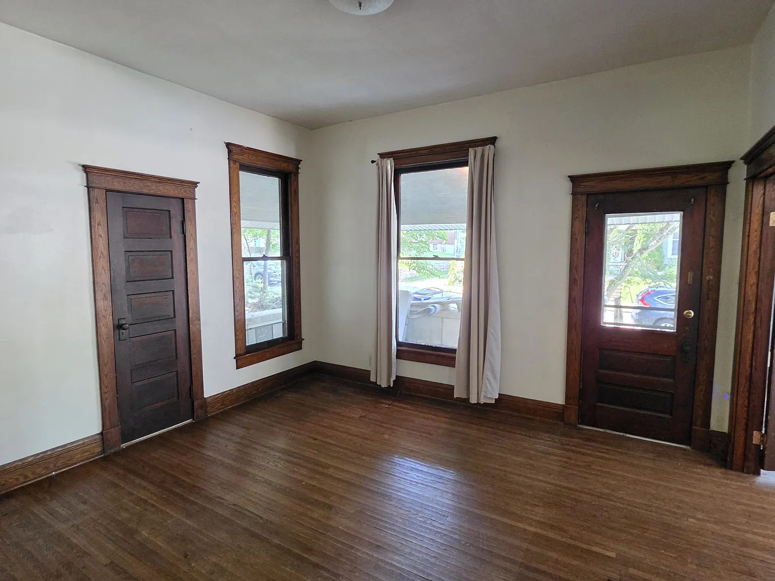 3 bed, 1186 sqft, $2,550 — Photo 2