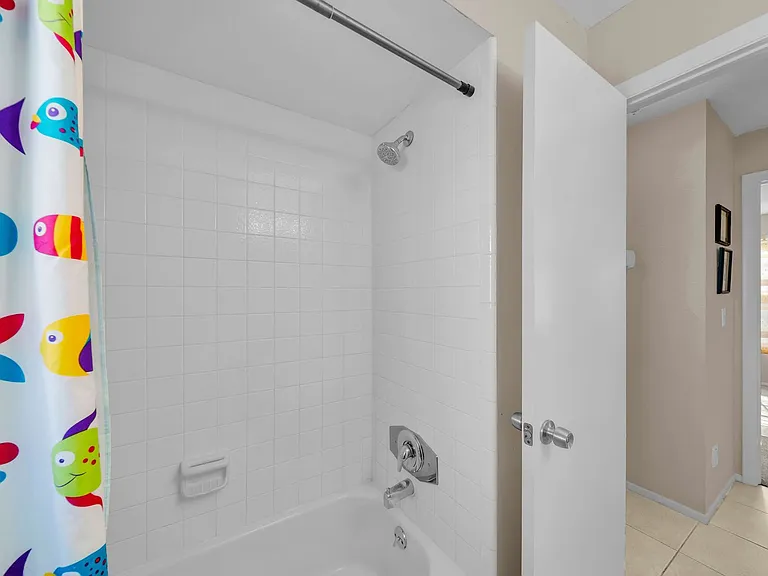 13540 Stratford Place Cir #202 — Photo 43