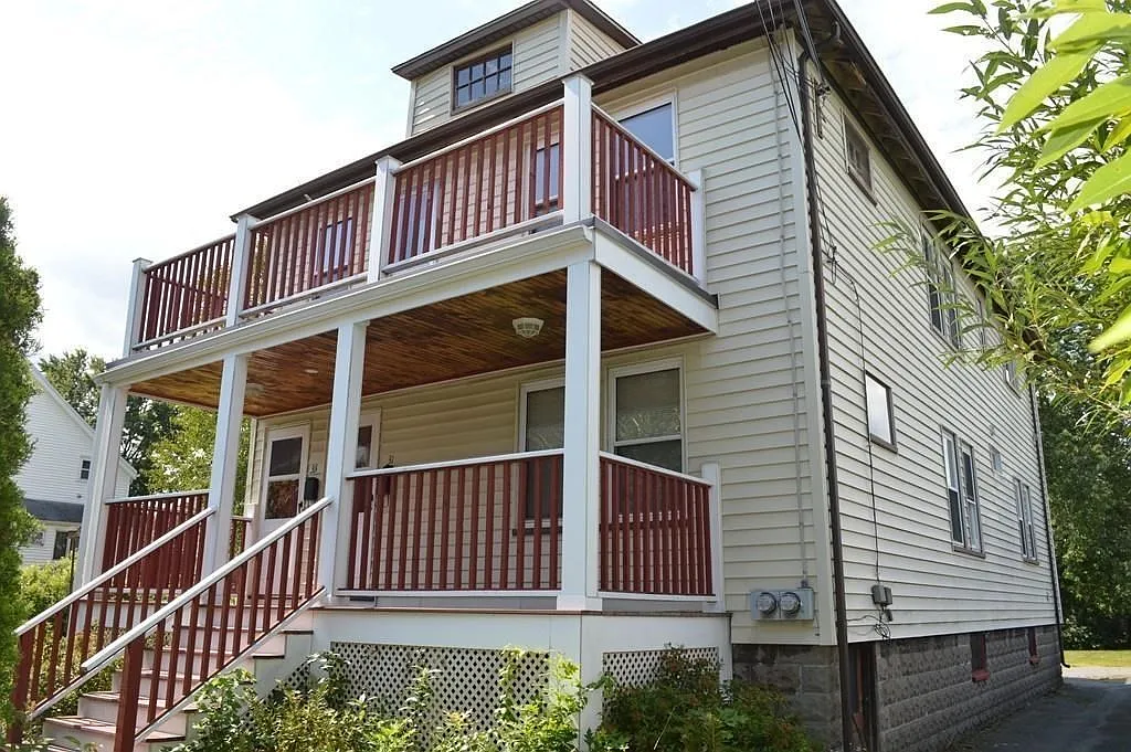 3 bed, 1100 sqft, $3,100 — Photo 2
