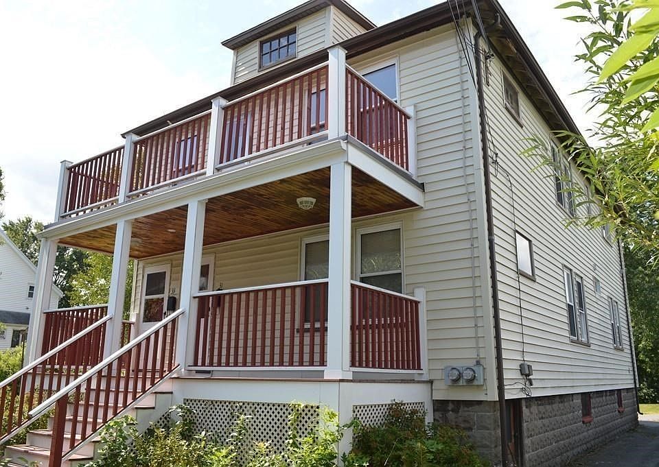 1st image of 31 Lyman Ave Floor 1