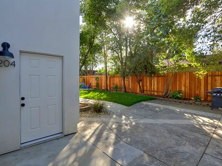 5204 Q St — Photo 15