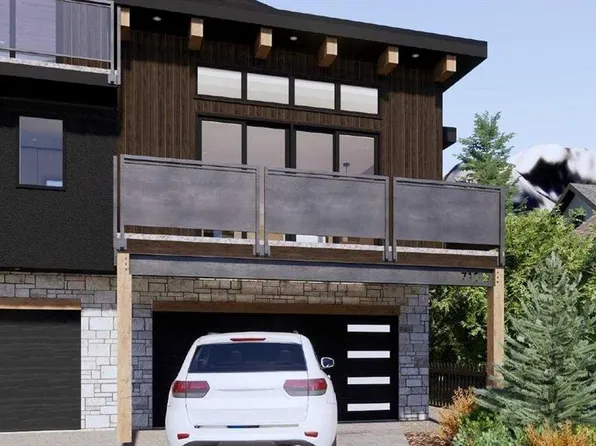 713B W 4th St, Canmore, AB T1W 2G6